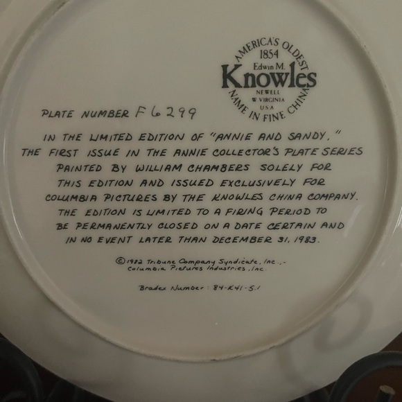 Edwin M Knowles China Company Annie & Sandy Collector Plate Painted By W Chamber - Picture 10 of 10